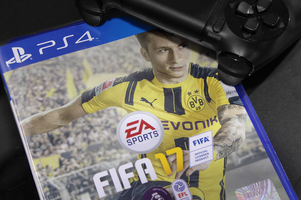 Neue Version, neues Gesicht: Statt wie bisher Lionel Messi darf nun BVB-Spieler Marco Reus vom FIFA-17-Cover blicken.